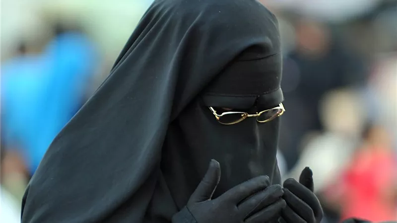 بعد منع النقاب في المدارس.. هل تشهد مصر تمييزا ضد المحجبات؟