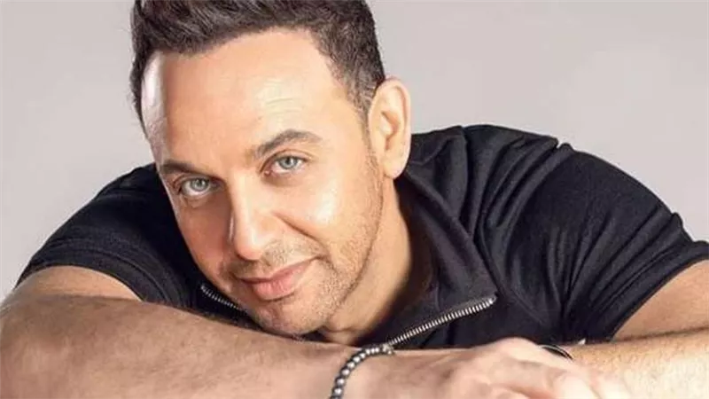 مصطفى قمر عن أزمته مع طارق الشناوي: «المفروض أخد نصف ثروته» (فيديو)
