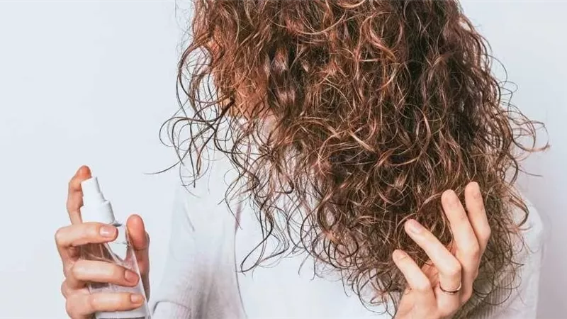 3 زيوت طبيعية للعناية بالشعر الجاف