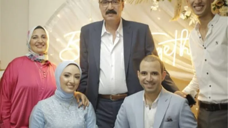 الزميل طارق عبد الرؤوف يهنئ صديقه أسامة عطية بخطوبة نجلته مريم