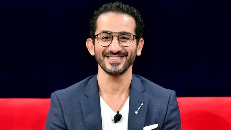 أحمد حلمي يحتفل بالمولد النبوي على تواشيح النقشبندي