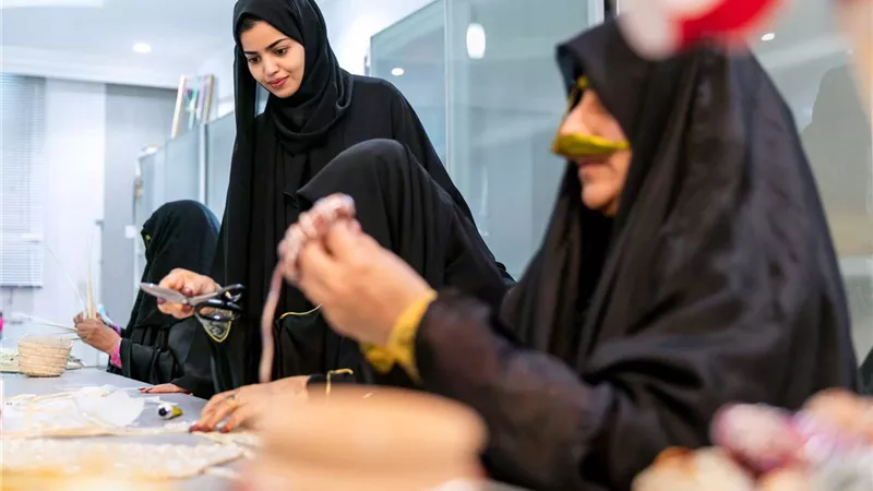 الغدير للحرف الإماراتية تشارك في معرض لندن للتصميم