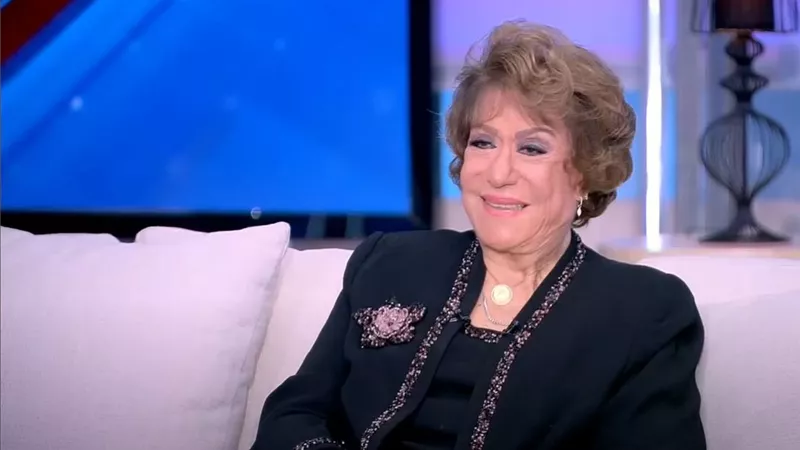 سيدة المسرح سميحة أيوب.. بدايتها مع «المتشردة» وسبب غريب لطلاقها من محسن سرحان