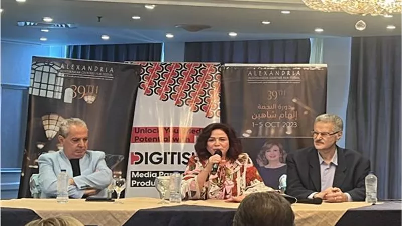 إلهام شاهين: أخاف من إصابتي بالزهايمر وسقطت من الطابق الـ13