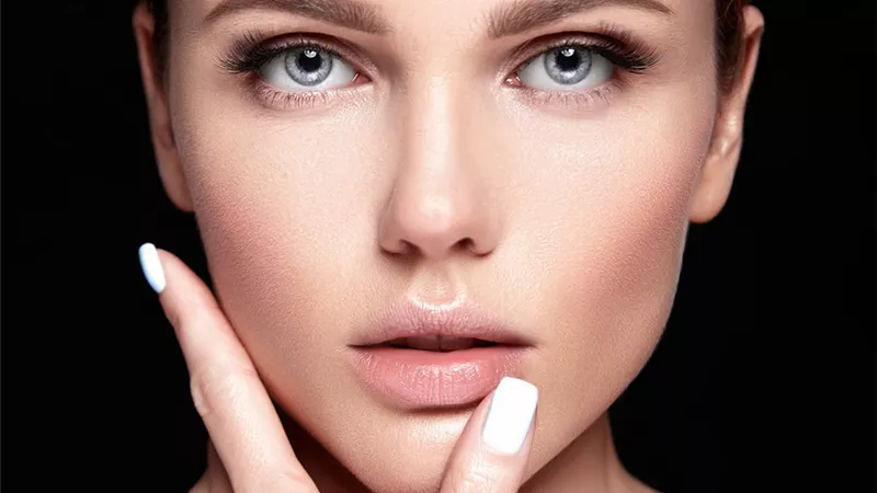 9 طرق طبيعية لعلاج إسمرار أسفل العينين