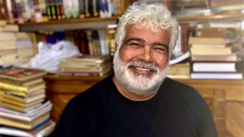 السوشيال ميديا تتحول إلى ساحة عزاء بعد وفاة الكاتب خالد خليفة