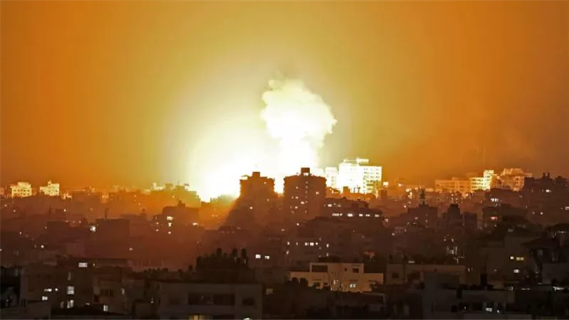 استشهاد صحفية فلسطينية وعائلتها جراء القصف الإسرائيلي على غزة 