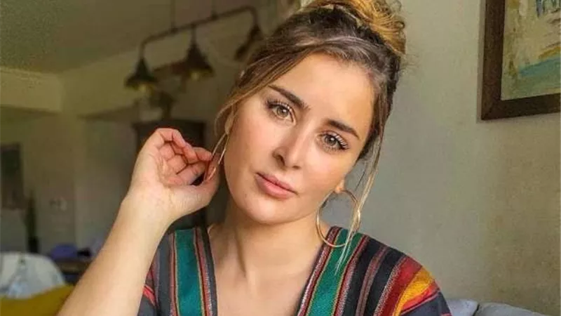 عائشة بن أحمد في ثوب جديد بحكاية «روحي فيك»