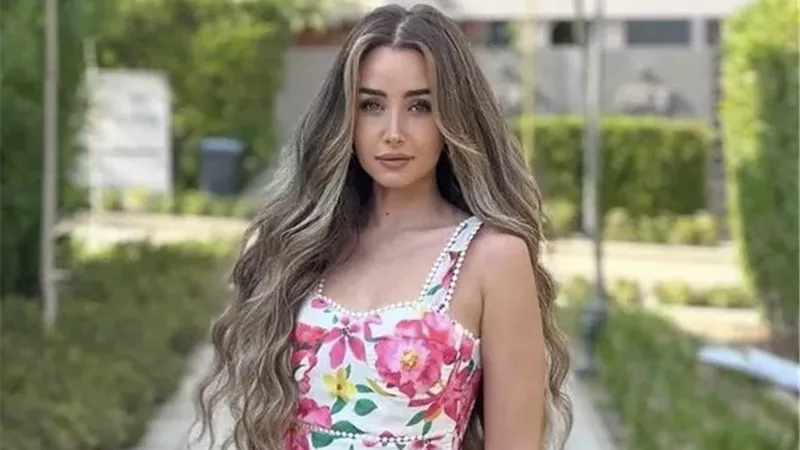 هنا الزاهد