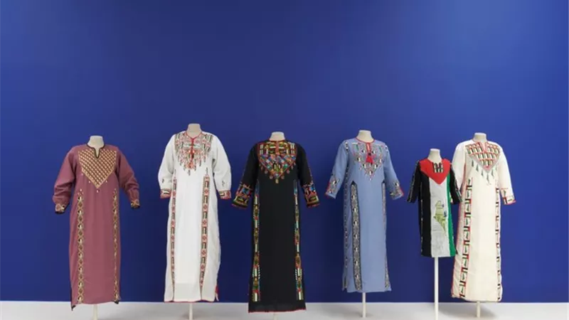 بفستان النكبة.. المصممة راشيل ديدمان تستعرض النضال الفلسطيني بمعرض كامبريدج (صور)