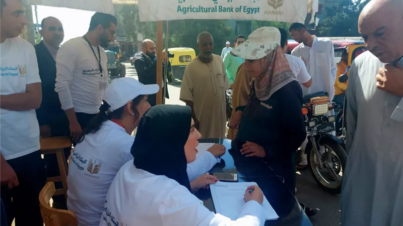 البنك الزراعي المصري يواصل قوافل «باب رزق» في قرى ومراكز كفر الشيخ