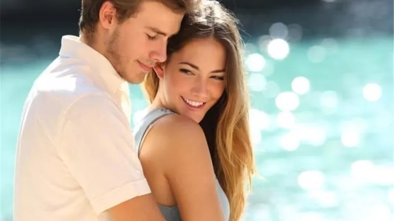 5 طرق تجعل زوجك ملتصقًا بك ولا يفارقك (إنفوجراف)