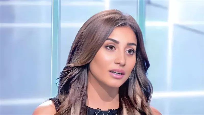 دينا الشربيني تتخطى حزنها على وفاة والدتها وتتطوع للهلال الأحمر (صور)