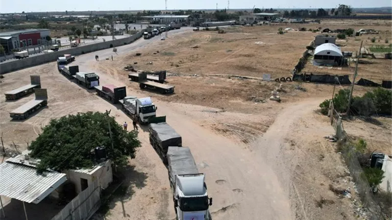 من معبر رفح.. دخول الدفعة الثالثة من القوافل الإنسانية إلى غزة 