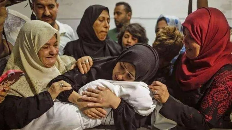 حصيلة شهداء غزة تتخطى خمسة آلاف بينهم 2055 طفل