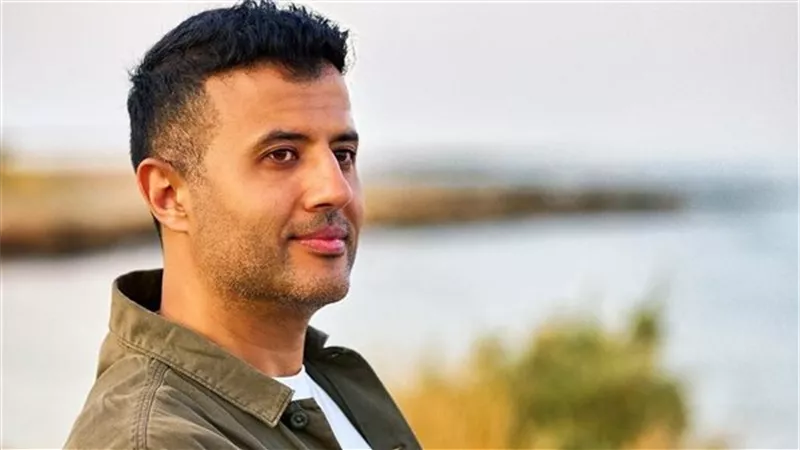 حمزة نمرة يتضامن مع الفلسطينيين بأغنية يا ظريف الطول من شوارع لندن (فيديو)