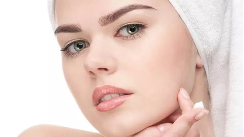7 أسباب تجعل بشرتك دهنية «طريقة العلاج»