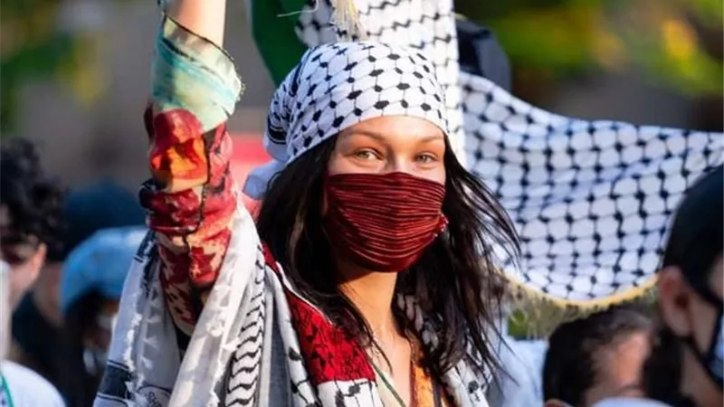 رسالة نارية من بيلا حديد حول فلسطين: «عائلتي في خطر»