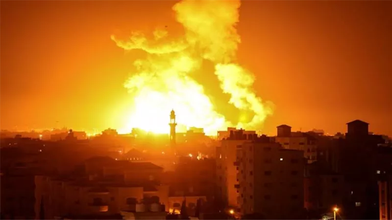 غزة الآن.. الاحتلال يستمر بقصف القطاع ويرفض دعوات وقف إطلاق النار 