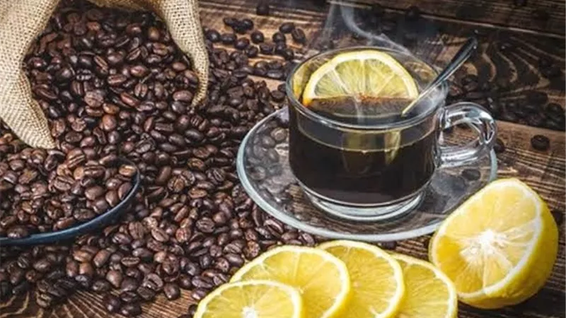 4 فوائد لتناول مشروب القهوة مع الليمون «اختراع جديد»
