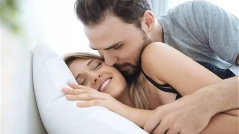 7 مخاطر صحية يسببها الإفراط في الجماع (إنفوجراف)