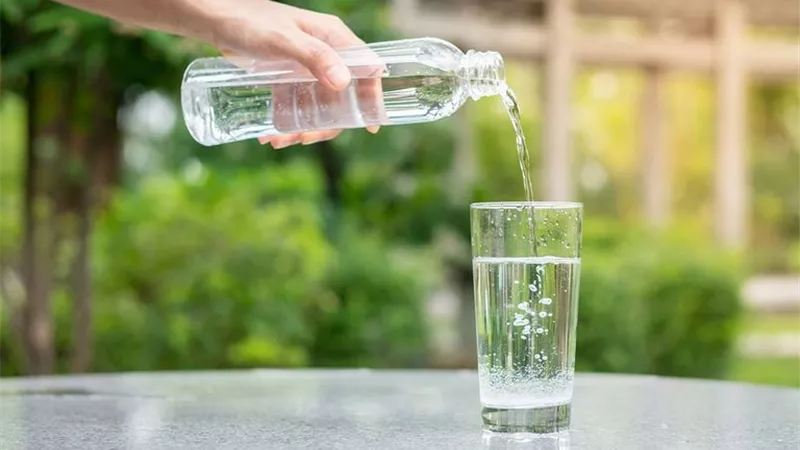 6 أمراض خطيرة يسببها نقص شرب المياه «خلي الإزازة جنبك»
