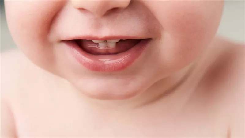 6 نصائح لمواجهة آلام التسنين المزعجة (إنفوجراف)