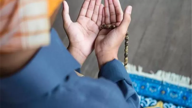 هل الشك في عدد ركعات الصلاة يتطلب إعادتها؟ «الإفتاء تجيب»