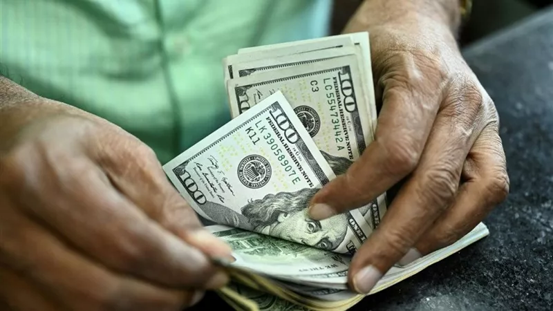 سعر الدولار في البنوك اليوم الأربعاء 1-11-2023
