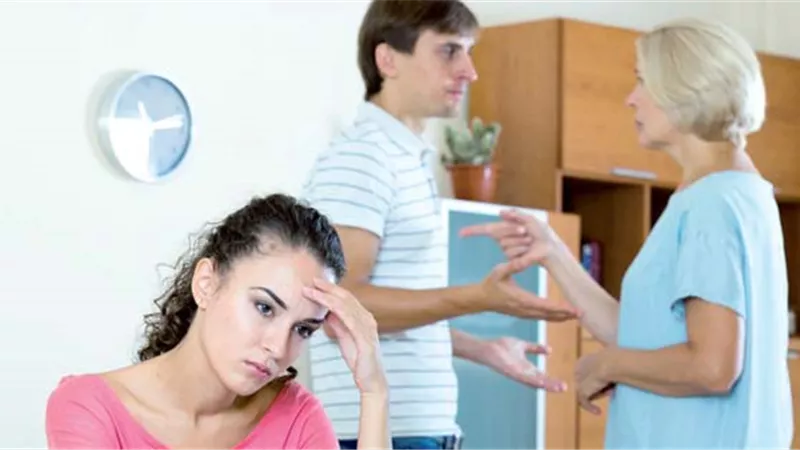 6 خطوات للتعامل مع الزوج ابن أمه «بلاش العند»