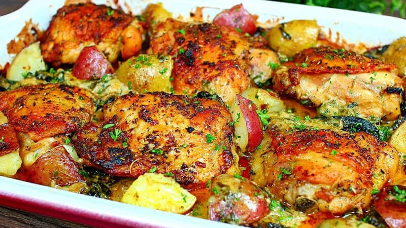 طريقة عمل صينية البطاطس بالفراخ بطعم مميز
