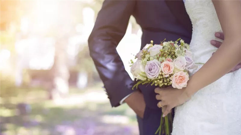4 مميزات يتمتع بها زواج الصالونات (إنفوجراف)