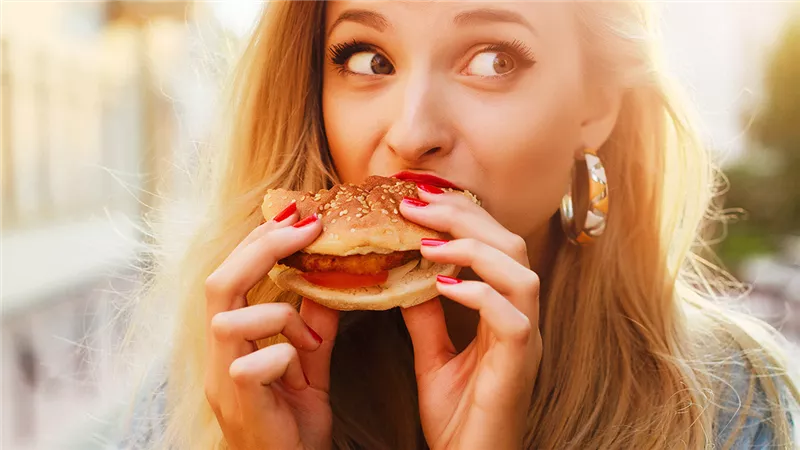 5 ممارسات تشجعك على تناول الطعام بعد الشبع 