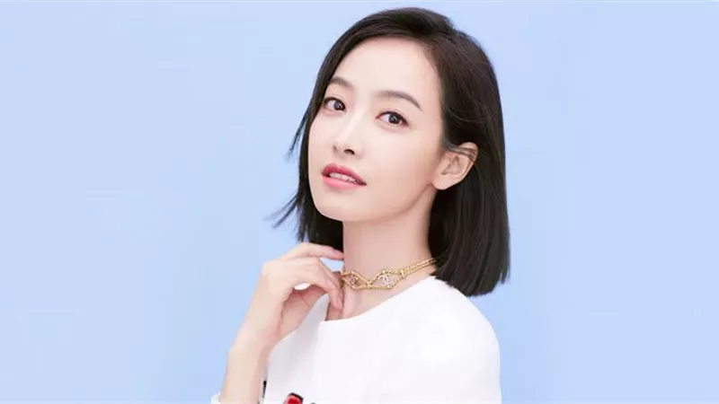 المغنية الصينية فيكتوريا سونج تتألق بتوقيع زهير مراد في حفل Elle Style 