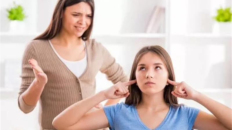 5 جمل احذري أن تقوليها لابنتك في سن المراهقة