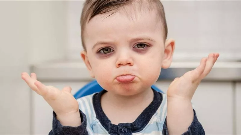 5 أسباب لظهور الهالات السوداء بعيون طفلك