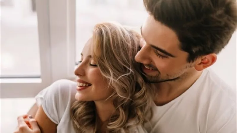 علامات غرام الرجل.. برجه يكشف لك خريطة مشاعره