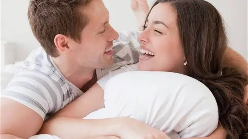 4 أمور احرصي عليها قبل ممارسة العلاقة الحميمة (إنفوجراف)