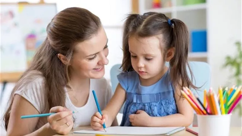 كيف احبب طفلي في المذاكرة؟ 5 نصائح للأمهات 