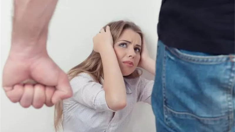 كيف اتعامل مع عنف زوجي؟ «استعيني بمستشار» 