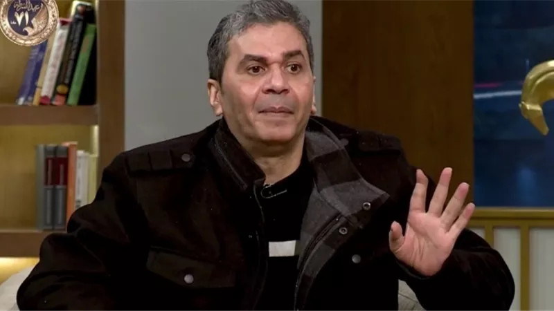 بعد استجابة عمرو الليثي | عمرو محمد علي ووالدته يسافران لأداء العمرة (فيديو)