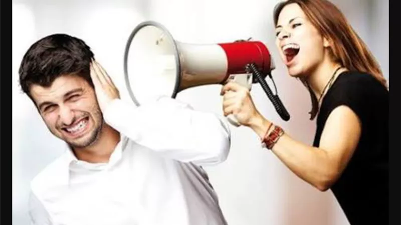 4 حيل ذكية للتعامل مع الزوجة الثرثارة
