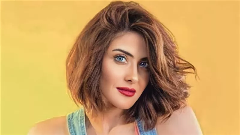 هيدي كرم تخطف أنظار متابعيها بـ«المايوه»