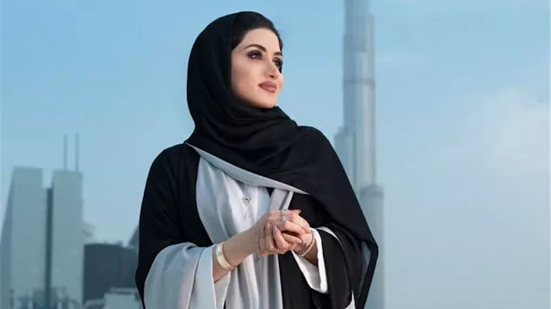أجمل 3 صفات للمرأة الإماراتية «الود والتواصل الاجتماعي» 