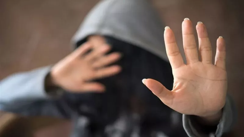 ذئب بشري يعتدي على ابنته ويعاشرها في الدقهلية.. والفتاة تعترف بحملها