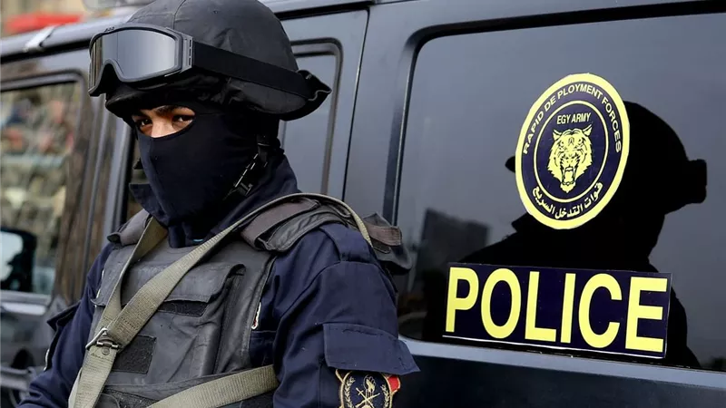 كواليس فيديو إجبار شابين على تقبيل قدم سيدة بعد حفلة تعذيب بالكرباج