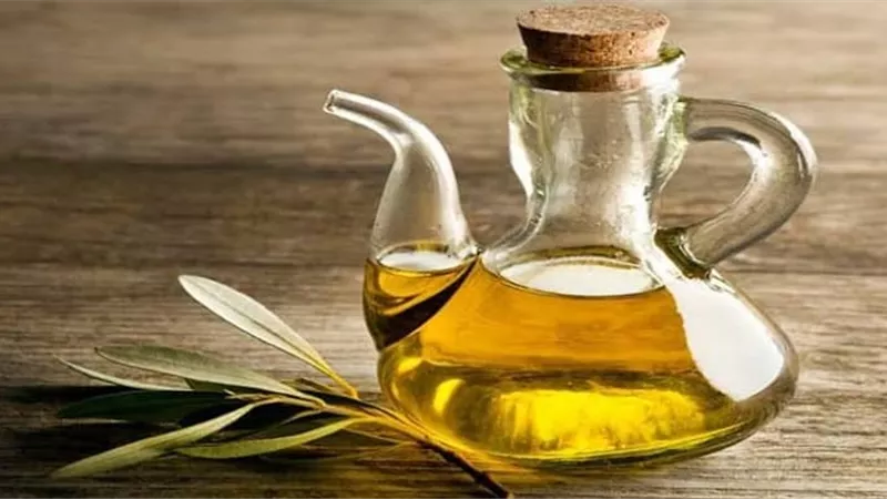 4 أضرار لتناول زيت الزيتون بكثرة «مشاكل بالهضم»