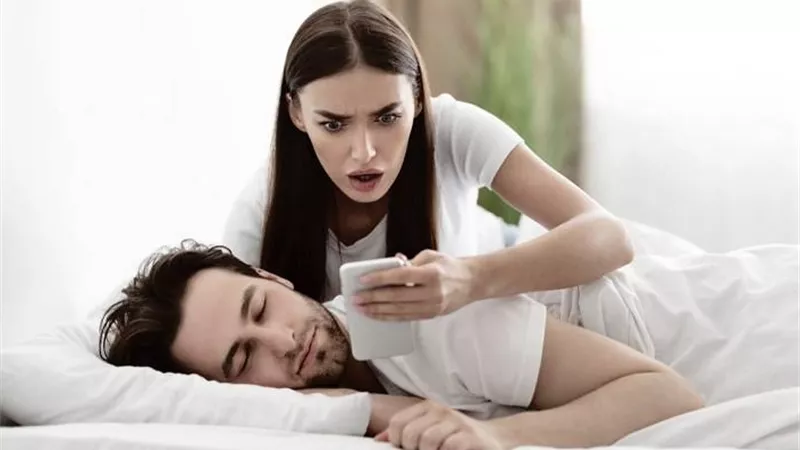 زوجي مدمن مشاهدة الأفلام الإباحية ماذا افعل؟