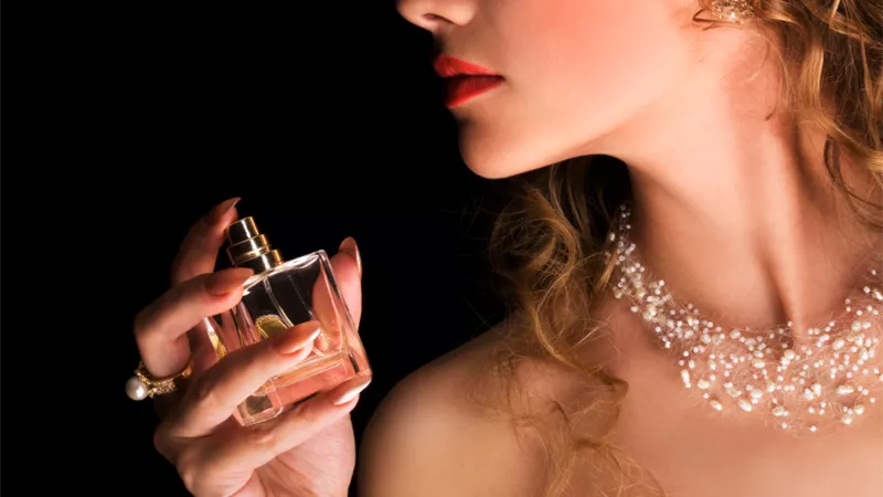 إليك مجموعة عطور نسائية للبشرة الحساسة (صور)