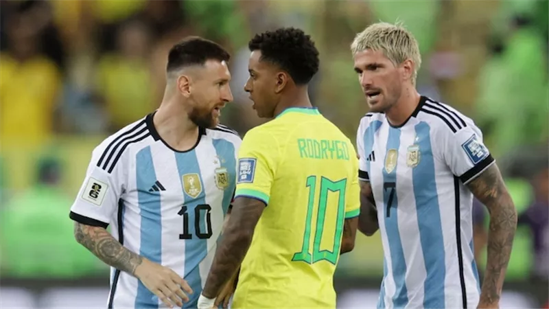 هجوم حاد على ميسي بعد أحداث مباراة البرازيل والأرجنتين في تصفيات كأس العالم